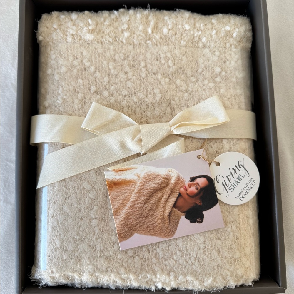 New DEMDACO Cream Giving Shawl 100% Nylon-NWT In Box Cozy Soft Shawl - Picture 5 of 15